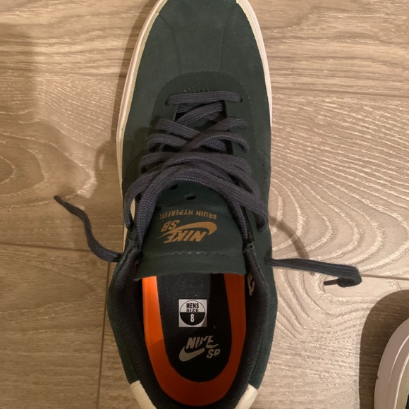 Mens size 8 Sneakers - Picture 2 of 2